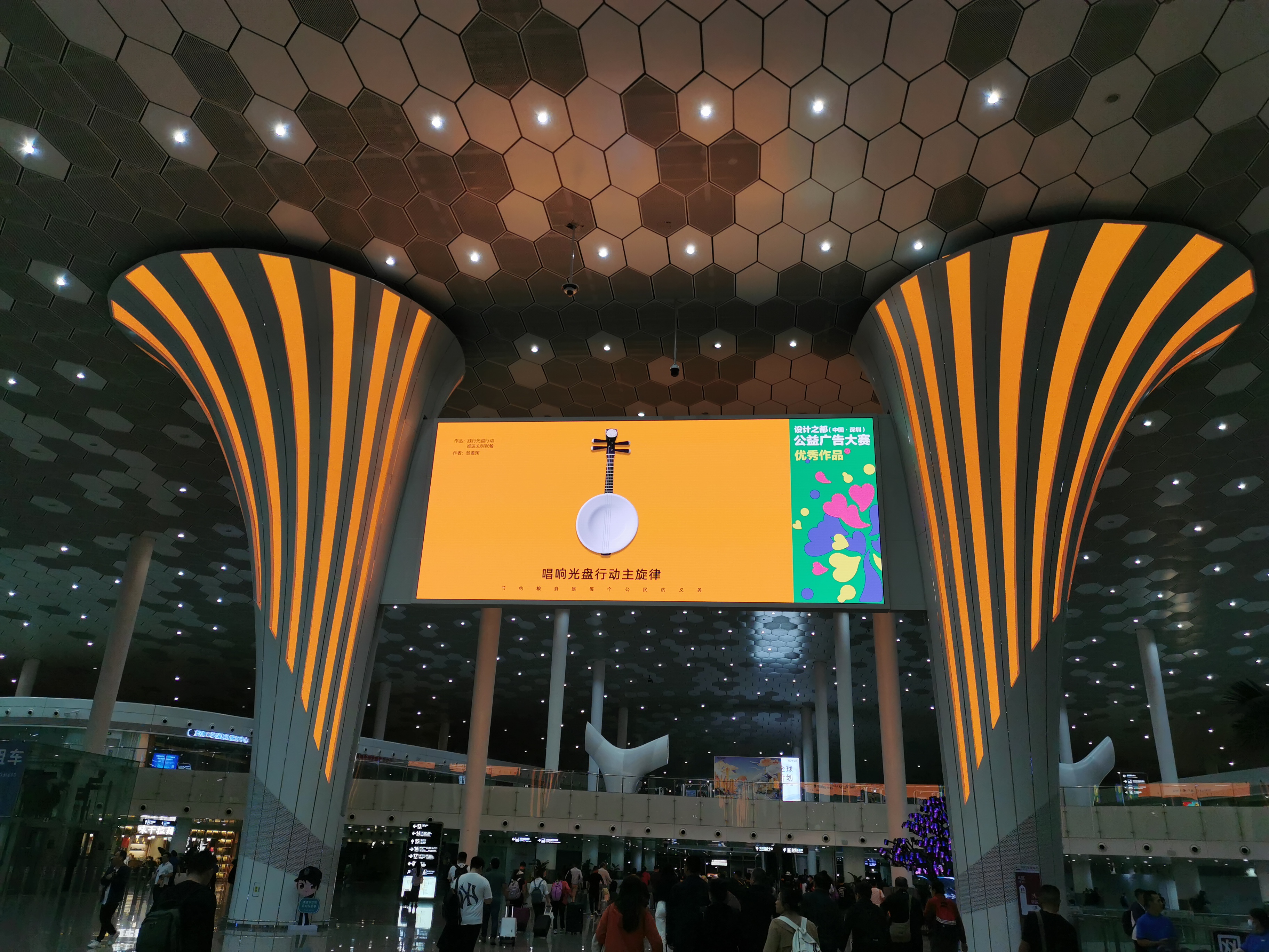 候车厅LED显示屏案例