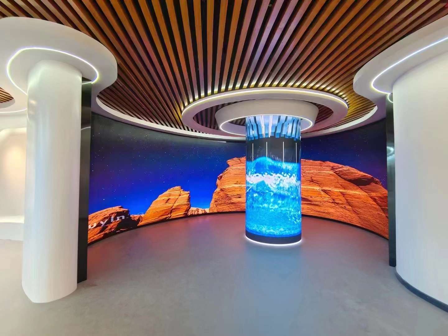 圆柱弧形LED显示屏案例